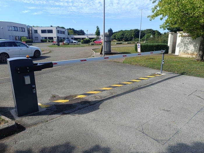 Barriere levante BFT MAXIMA ULTRA 68 installé par ADM28 Automatisme dépannage maintenance à Chartres